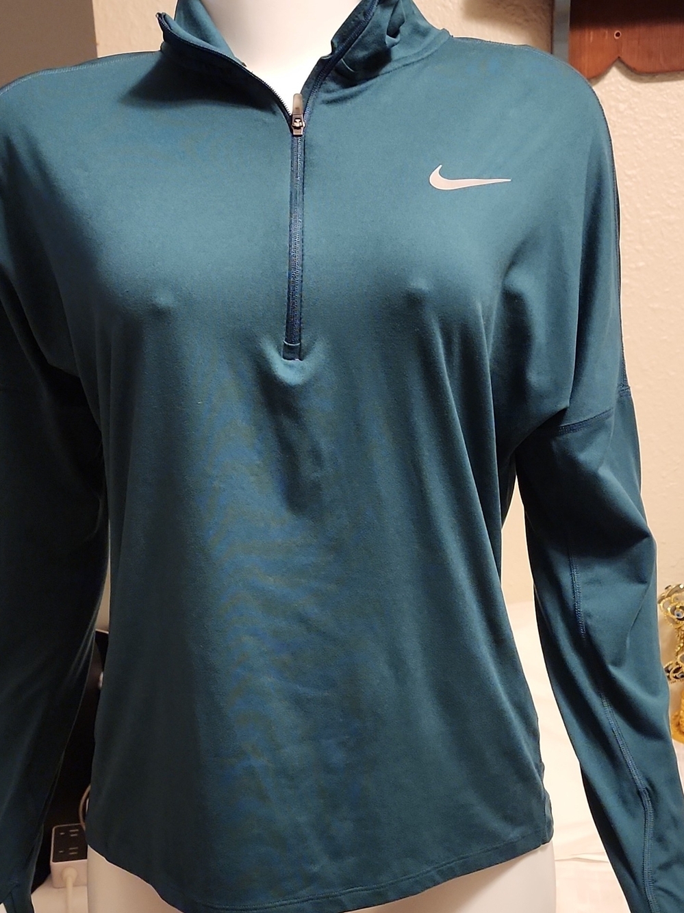 Nike Women’s Teal Long-Sleeve Quarter-Zip Top
